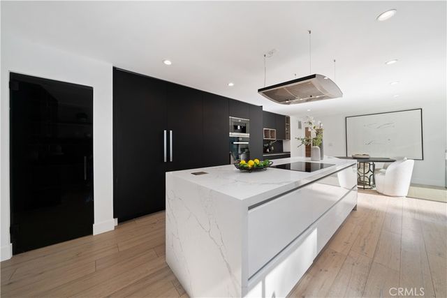 5265 Del Moreno Drive, Woodland Hills, CA 91364