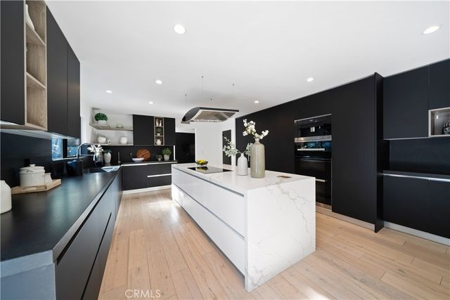 5265 Del Moreno Drive, Woodland Hills, CA 91364