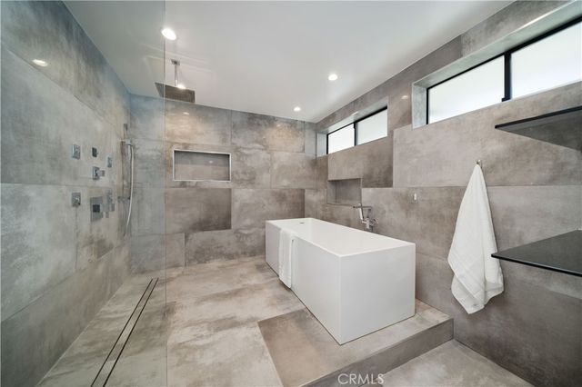 5265 Del Moreno Drive, Woodland Hills, CA 91364