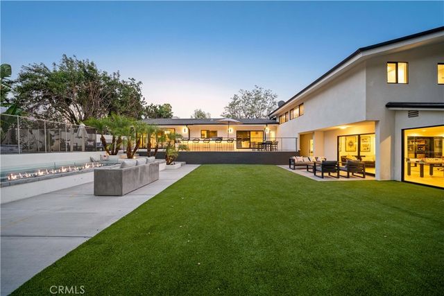 5265 Del Moreno Drive, Woodland Hills, CA 91364