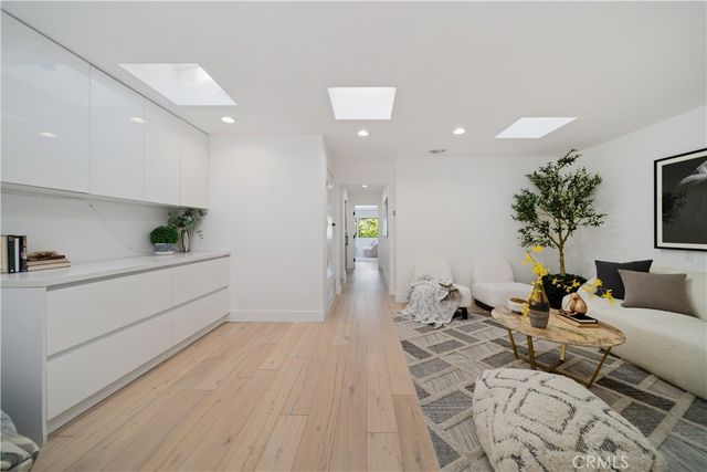 5265 Del Moreno Drive, Woodland Hills, CA 91364