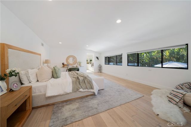 5265 Del Moreno Drive, Woodland Hills, CA 91364
