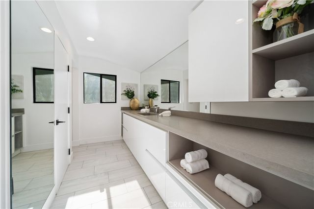 5265 Del Moreno Drive, Woodland Hills, CA 91364
