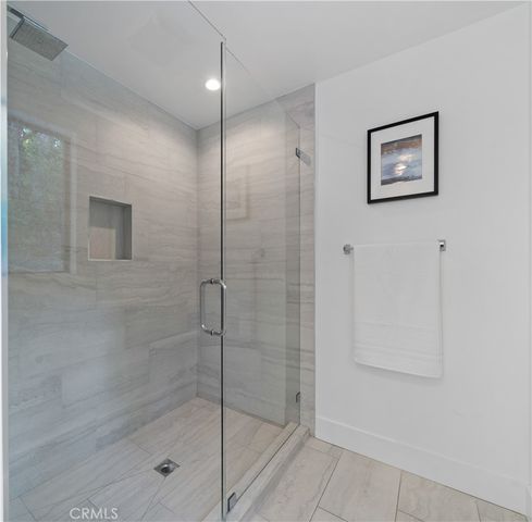 5265 Del Moreno Drive, Woodland Hills, CA 91364