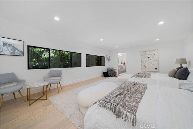 5265 Del Moreno Drive, Woodland Hills, CA 91364