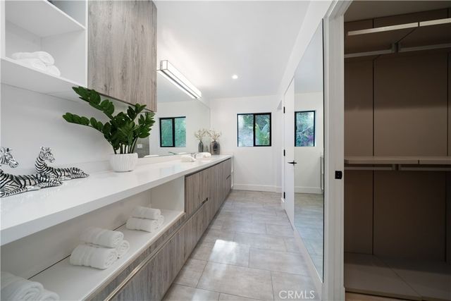 5265 Del Moreno Drive, Woodland Hills, CA 91364