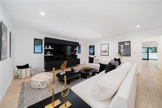 5265 Del Moreno Drive, Woodland Hills, CA 91364