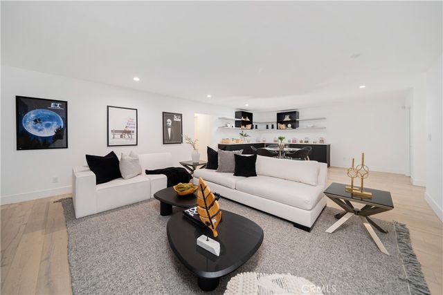 5265 Del Moreno Drive, Woodland Hills, CA 91364