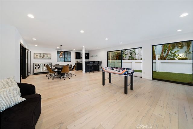 5265 Del Moreno Drive, Woodland Hills, CA 91364