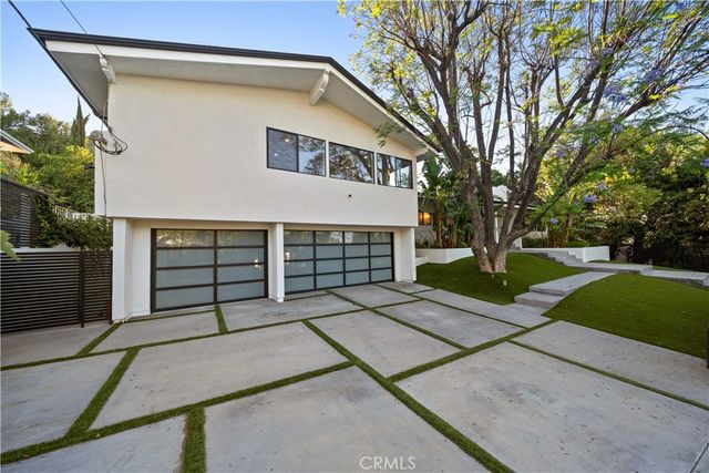 5265 Del Moreno Drive, Woodland Hills, CA 91364