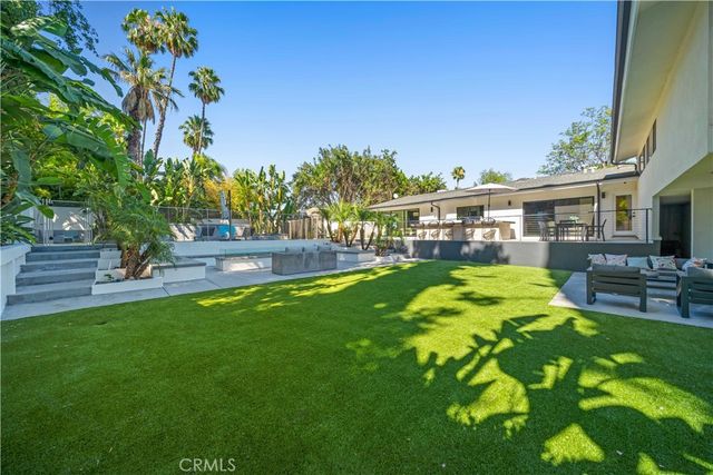 5265 Del Moreno Drive, Woodland Hills, CA 91364