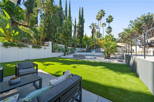 5265 Del Moreno Drive, Woodland Hills, CA 91364