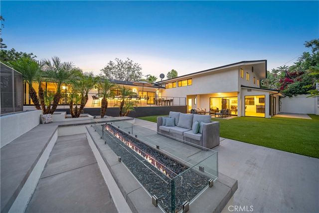 5265 Del Moreno Drive, Woodland Hills, CA 91364