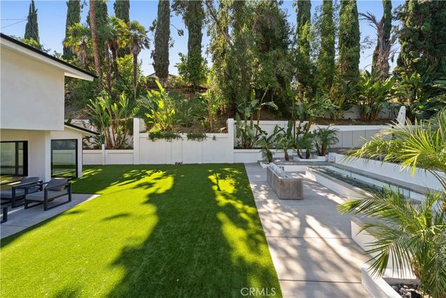 5265 Del Moreno Drive, Woodland Hills, CA 91364