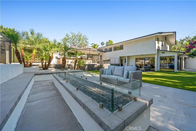 5265 Del Moreno Drive, Woodland Hills, CA 91364