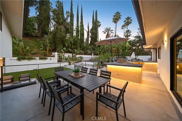 5265 Del Moreno Drive, Woodland Hills, CA 91364