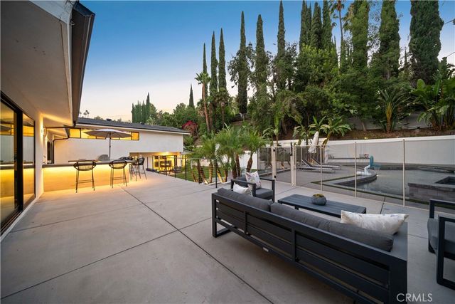 5265 Del Moreno Drive, Woodland Hills, CA 91364