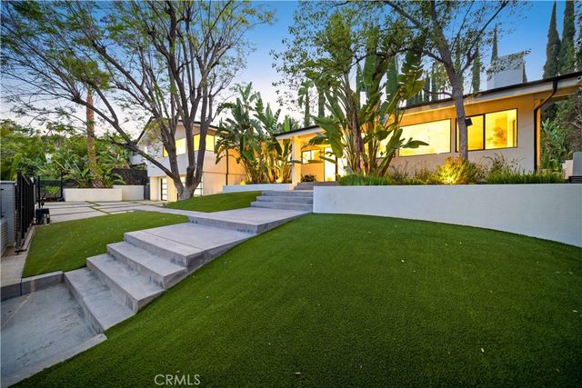 5265 Del Moreno Drive, Woodland Hills, CA 91364