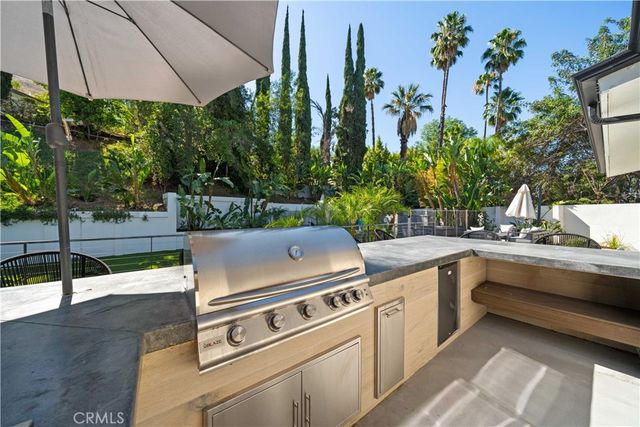 5265 Del Moreno Drive, Woodland Hills, CA 91364