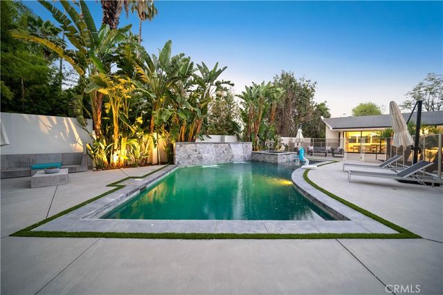 5265 Del Moreno Drive, Woodland Hills, CA 91364