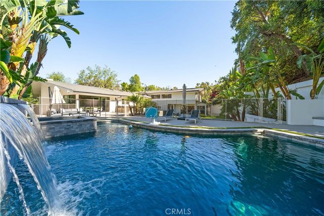5265 Del Moreno Drive, Woodland Hills, CA 91364