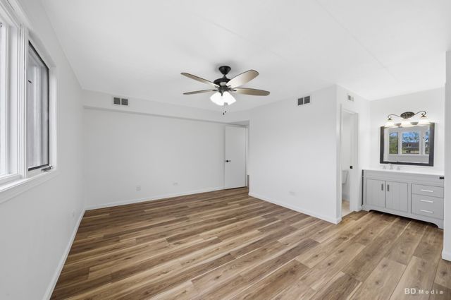 11045 S Theresa Circle 2B, Palos Hills, IL 60465