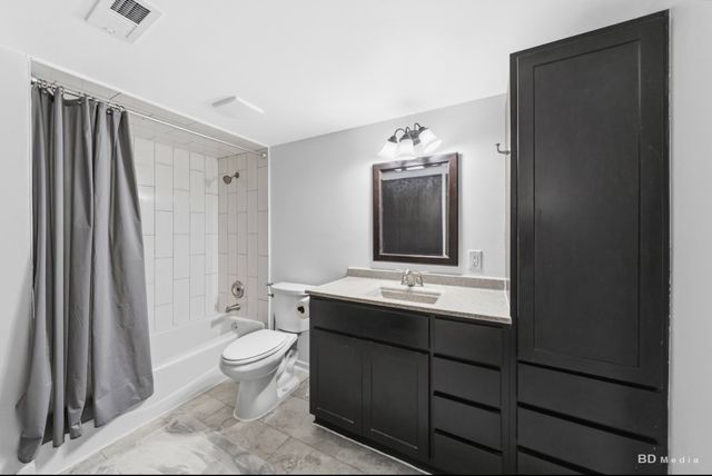 11045 S Theresa Circle 2B, Palos Hills, IL 60465