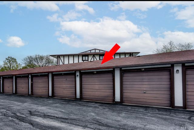 11045 S Theresa Circle 2B, Palos Hills, IL 60465