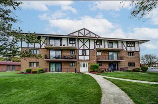 11045 S Theresa Circle 2B, Palos Hills, IL 60465