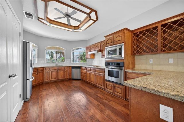 647 Moody Avenue, Clovis, CA 93619