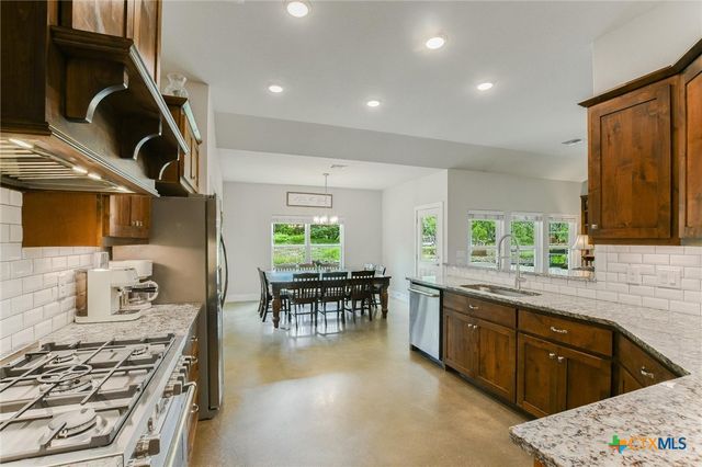520 Murphy Drive, Bertram, TX 78605