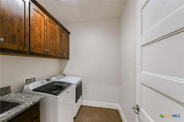 520 Murphy Drive, Bertram, TX 78605