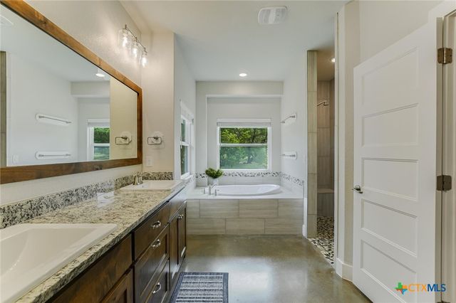 520 Murphy Drive, Bertram, TX 78605