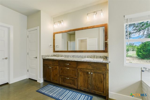 520 Murphy Drive, Bertram, TX 78605