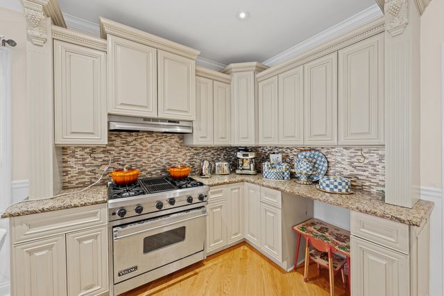 3132 N Luna Avenue, Chicago, IL 60641