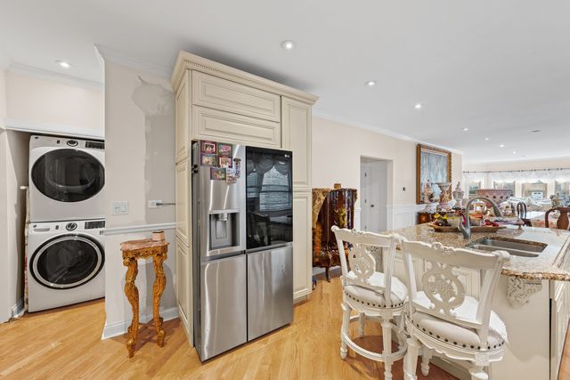 3132 N Luna Avenue, Chicago, IL 60641