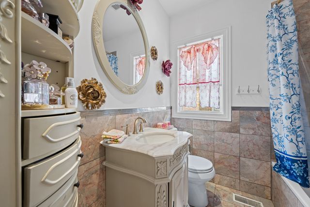 3132 N Luna Avenue, Chicago, IL 60641