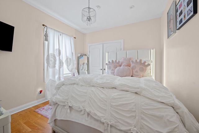 3132 N Luna Avenue, Chicago, IL 60641