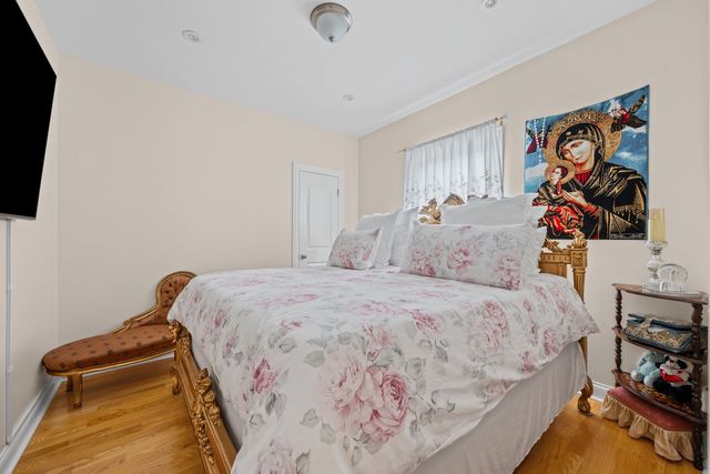 3132 N Luna Avenue, Chicago, IL 60641