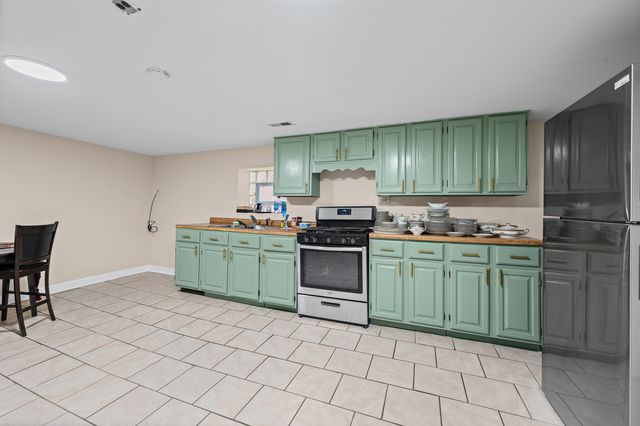 3132 N Luna Avenue, Chicago, IL 60641