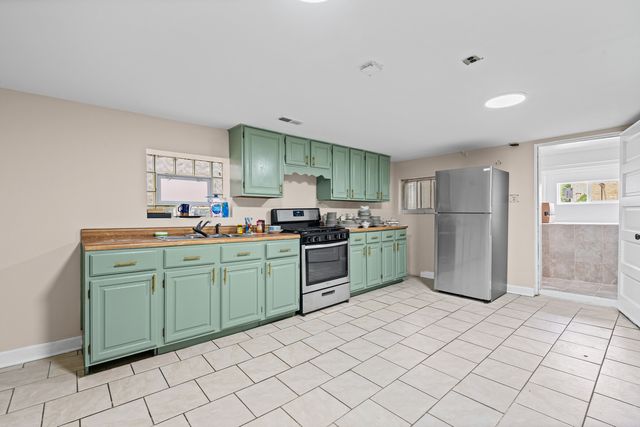 3132 N Luna Avenue, Chicago, IL 60641