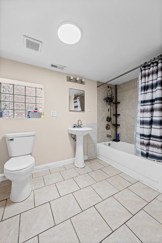 3132 N Luna Avenue, Chicago, IL 60641