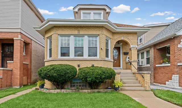3132 N Luna Avenue, Chicago, IL 60641
