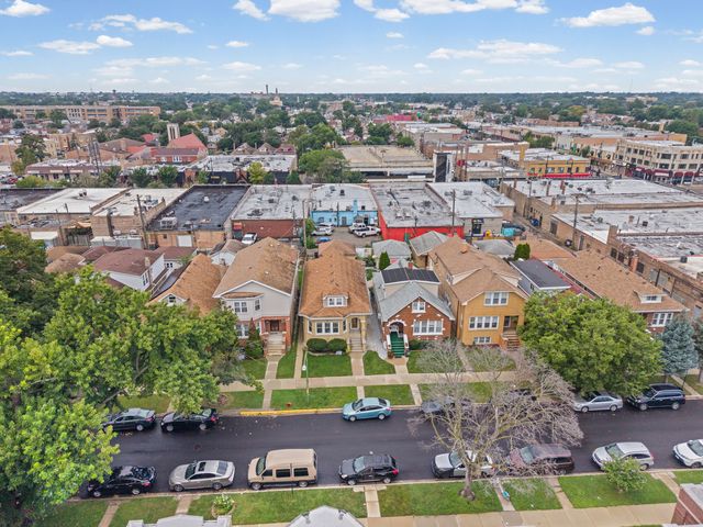 3132 N Luna Avenue, Chicago, IL 60641