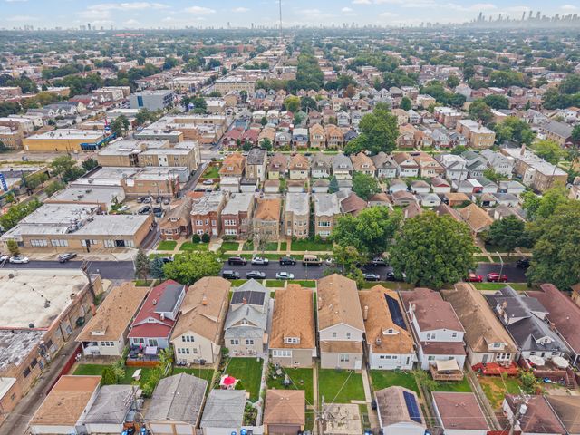 3132 N Luna Avenue, Chicago, IL 60641