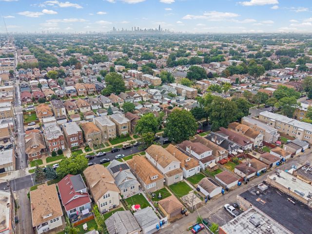 3132 N Luna Avenue, Chicago, IL 60641