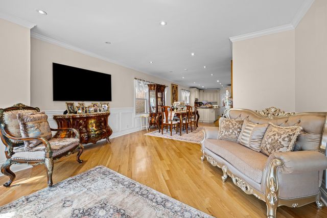 3132 N Luna Avenue, Chicago, IL 60641