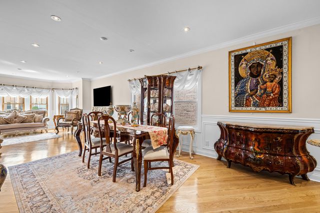 3132 N Luna Avenue, Chicago, IL 60641