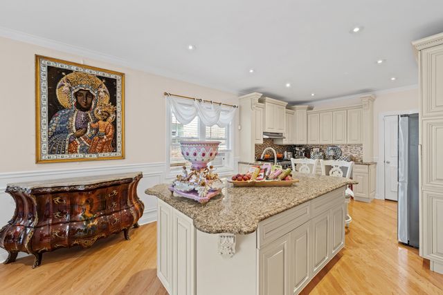 3132 N Luna Avenue, Chicago, IL 60641