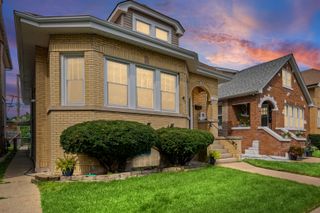 3132 N Luna Avenue, Chicago, IL 60641